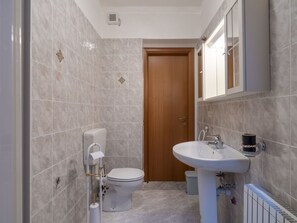 Spiegel, Sinken, Zapfhahn, Armatur, Bad Sink, Badezimmer, Gebäude, Holz, Interior Design