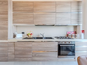 Cuisine, Bois, Cabinetry, Comptoir, Appareil De Cuisine, Meubles, Design Intérieur, Principaux Appliance, Sol, Électroménager