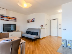Meubles, Design Intérieur, Bois, Pièce, Sol, Sol, Appartement, Table, Salon, Plafond