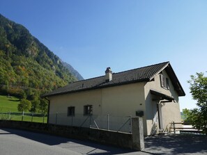 Pflanze, Schatten, Gartenmöbel, Baum, Die Architektur, Grundeigentum, Freizeit, Komfort, Sonnenliege, Tönungen Und Schatten