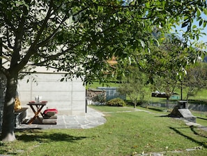 Plant, Shade, Tree, Land Lot, Natural Landscape, Grass, Outdoor Furniture, Landscape, Leisure, Rural Area