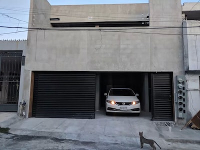 Minimalist Loft with Garage at heart of Monterrey