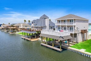Big Kahuna is located on a deep water canal in peaceful Terramar Beach