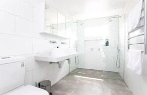 Ensuite with double shower heads