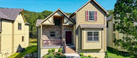 Hawthorn Haven - 7 BR Home in Branson Canyon!