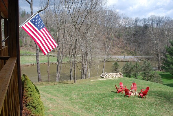 River Rock Ridge - Riverfront Cabin