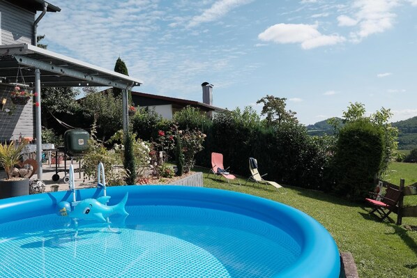 Pool. Pool und Terrasse