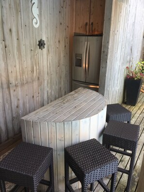 Outdoor bar/kitchen area w/ Its own surround sound and tv 