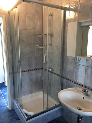 Bath/Shower