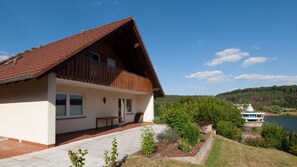 Außenansicht des Gebäudes. Ferienwohnung Seitenansicht