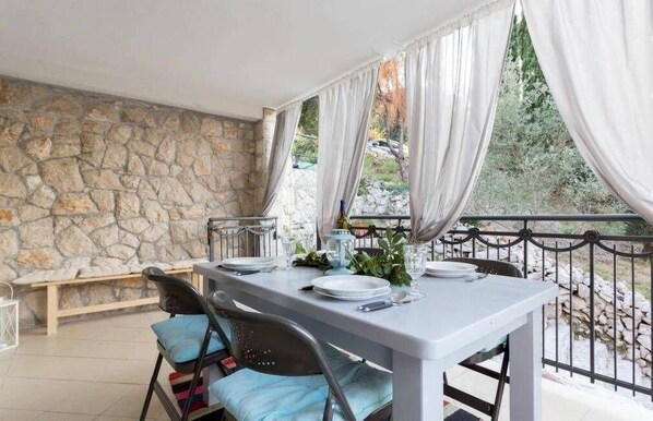 Outdoor dining