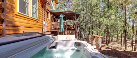 Lakeside Vacation Rental | 5BR | 2.5BA | 2,154 Sq Ft | Steps Required