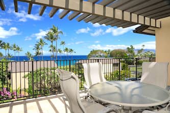 Cozy Treasure Nestled on a Lush Oceanfront Property - Wailea Elua 1508