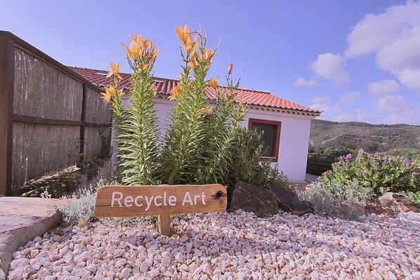 External view of the building. The Recycle Art apartment