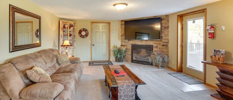 Hill City Vacation Rental | 4BR | 3BA | 2,688 Sq Ft | Step-Free Access