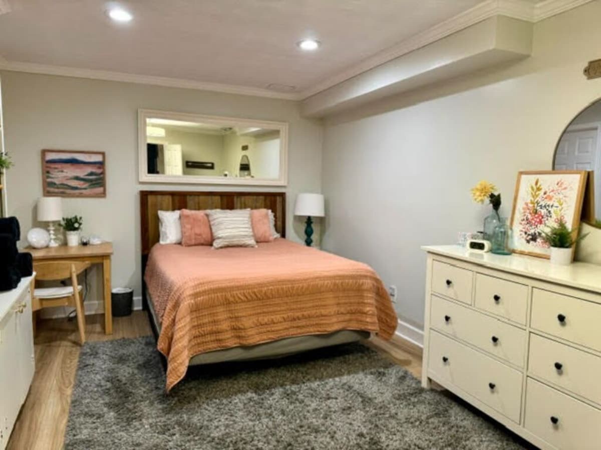 Spacious 1 BR Modern Basement Suite near GMU w/private entry – Updated Amenities