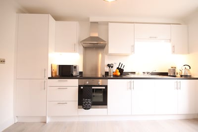 Beautiful Serviced Apartment in Leatherhead first floor