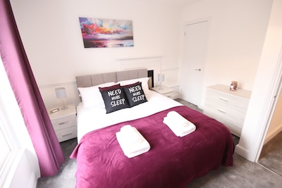 Beautiful Serviced Apartment in Leatherhead first floor
