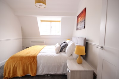 Beautiful Serviced Apartment in Leatherhead top floor
