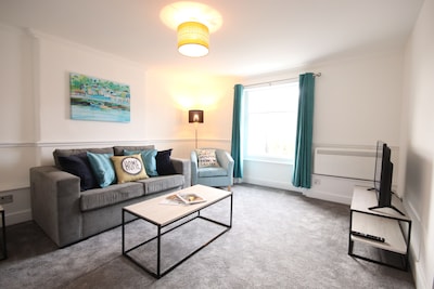 Beautiful Serviced Apartment in Leatherhead top floor