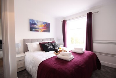 Beautiful Serviced Apartment in Leatherhead top floor