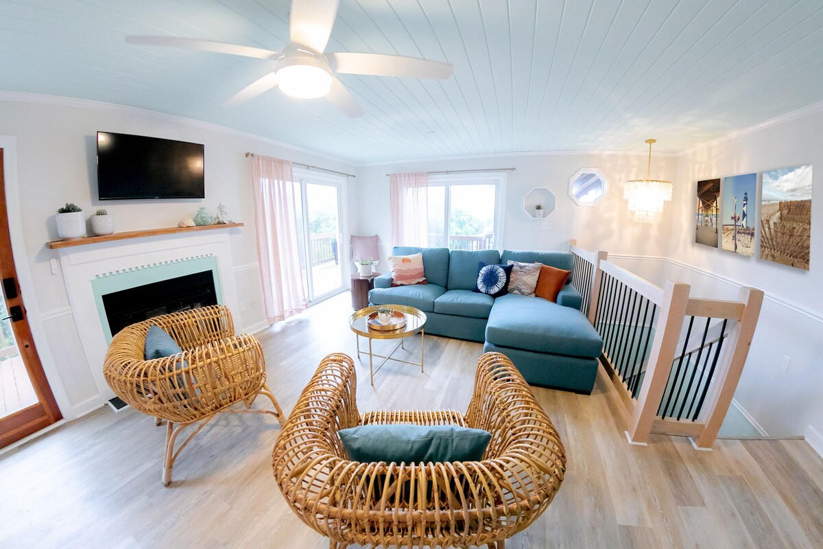 Completely Renovated, Ocean View, Private Heated Pool and Hot Tub!