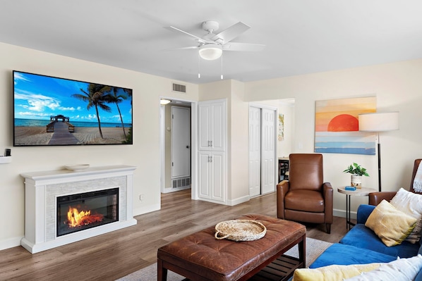 Just inside the front door is a spacious Living Room with lots of natural light and plenty of seating with a king-sized sofabed and two recliners. It also offers a fireplace and large-screen TV.