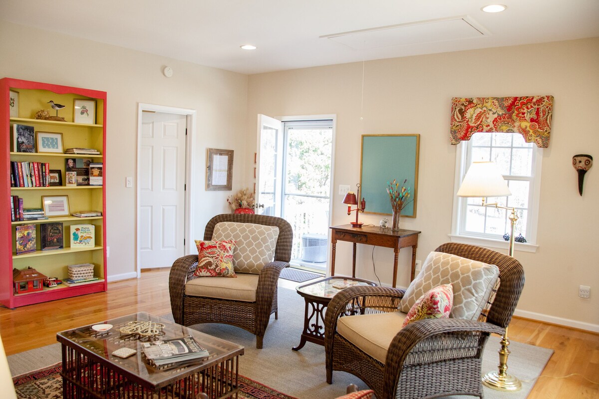 Cozy Suite on Historic Property – Explore Nearby Vineyards and Wineries