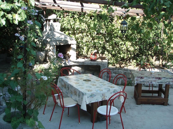 TERRACE WITH BARBECUE 2