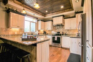 Fully stocked kitchen to handle food prep for any meal. 