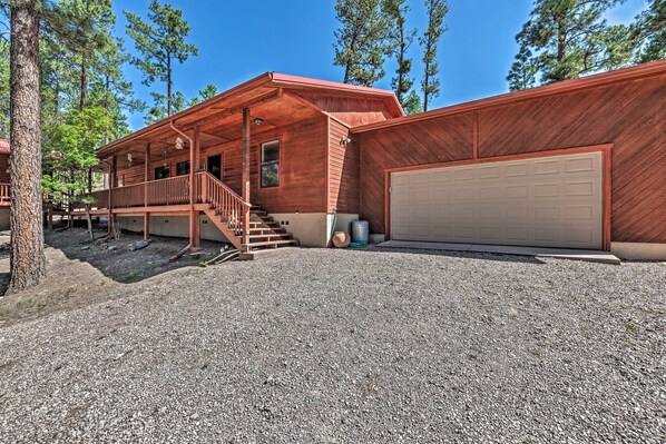 Ruidoso Vacation Rental Cabin | 3BR | 3BA | 2,200 Sq Ft | Stairs Required