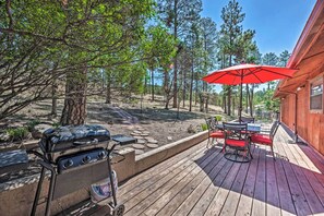 Private Deck | Gas Grill | Outdoor Dining Table