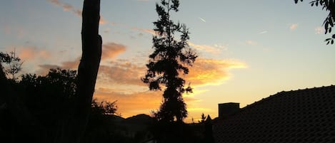 Direkte Umgebung des Objekts. Sonnenuntergang