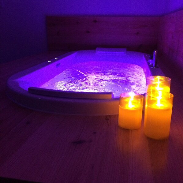 Indoor spa tub