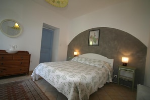 la chambre avec lit de 1m60