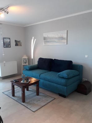 Wohnbereich. Neues Boxspringschlafsofa