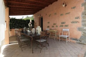 terrace with table for 14 people in front of depandance