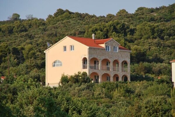 Außenansicht des Gebäudes. Villa Lunaris