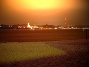 Romantik am Strand bei Nacht