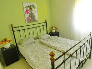 Sleeping area. bed room 2