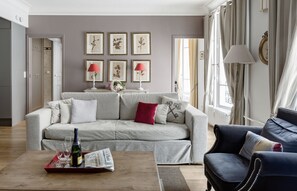 Luxury living room with high speed internet fiber