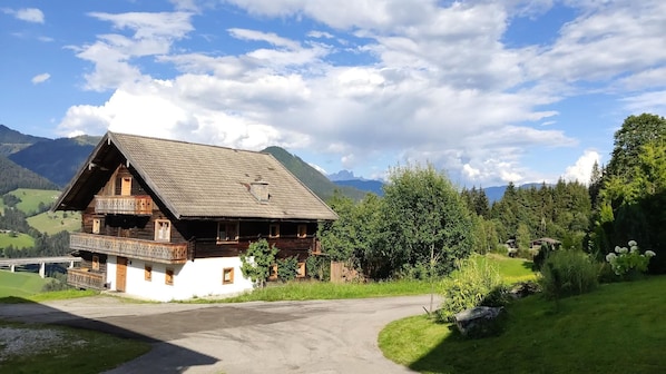 Blick auf Sauna und Terrasse