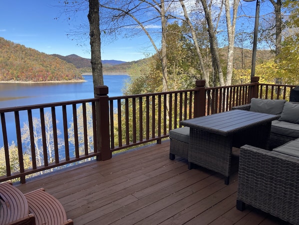 Enjoy year round beautiful views from 2 decks and most rooms at this log cabin!