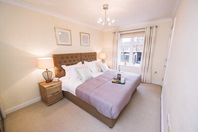 Lovely Serviced Apartment in Royal Swan Quarter Leatherhead