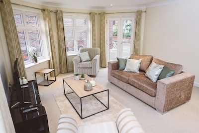 Lovely Serviced Apartment in Royal Swan Quarter Leatherhead