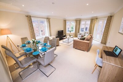 Lovely Serviced Apartment in Royal Swan Quarter Leatherhead