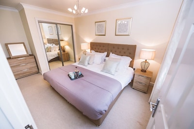 Lovely Serviced Apartment in Royal Swan Quarter Leatherhead