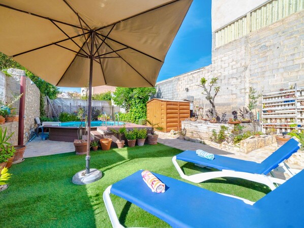 Schwimmbad, Möbel, Resort, Gartenmöbel, Sonnenliege, Regenschirm, Eco Hotel, Blumentopf, Stuhl, Wohnung