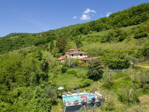 Plant, Sky, Plant Community, Cloud, Mountain, Natural Landscape, House, Highland, Land Lot, Tree