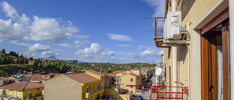 Sky, Town, Residential Area, Neighbourhood, Property, Urban Area, Human Settlement, Architecture, Yellow, Building